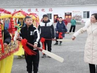 终于发现！铁塔猫商行“无精打采”